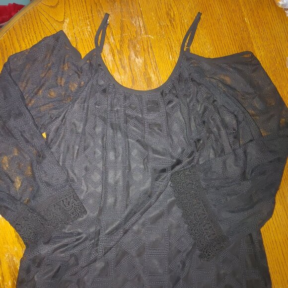 Black Lace Cold Shoulder Dress With Geometric Pattern - Picture 3 of 13